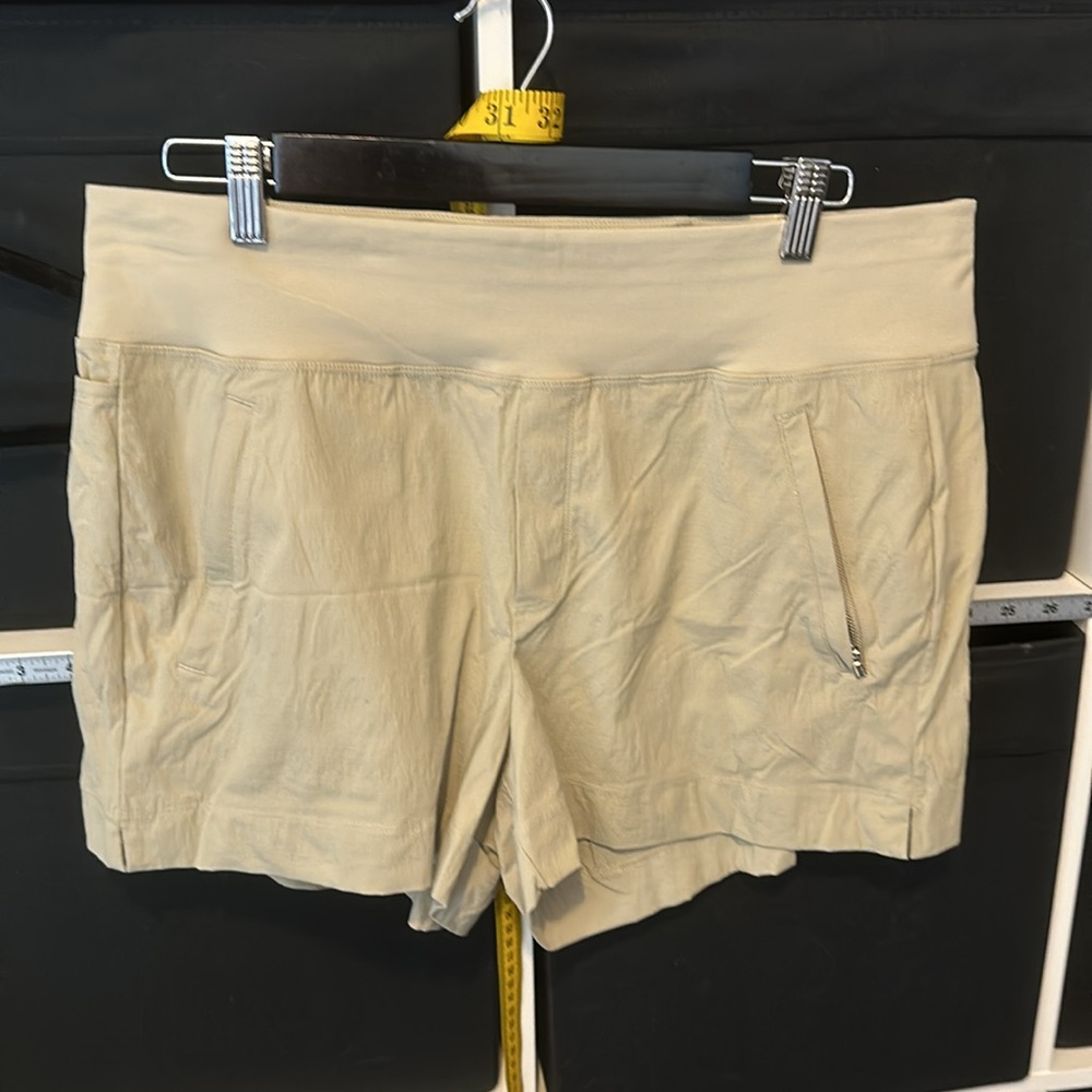 EUC Athleta Trekkie North Short Size 14